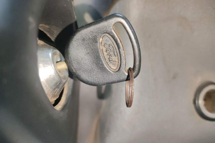 Used Ford Classic Transit 2016 2.8T Diesel Short-Wheelbase 6-Seater Mid-Roof Multifunction Vehicle JX493ZLQ4