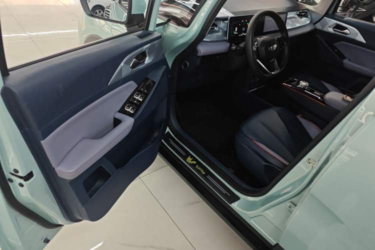 Used Geometry E Firefly 2023 320KM Cute & Handsome Tiger 5 Seats Driver Seat