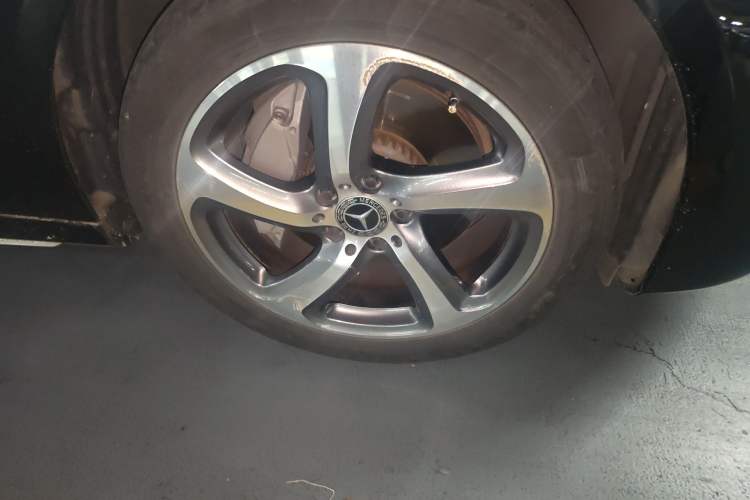 Used Mercedes-Benz E-Class 2019 E 300 L Sport Luxury Edition Right Front Wheel Hub