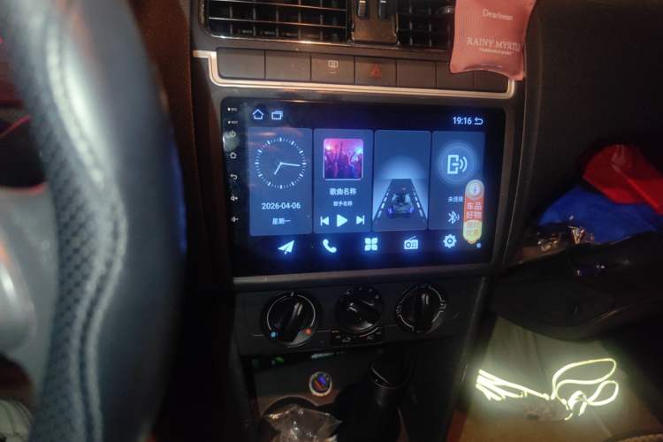 Used Volkswagen Polo 2013 1.4L Automatic Comfort Edition Audio And AC Panel