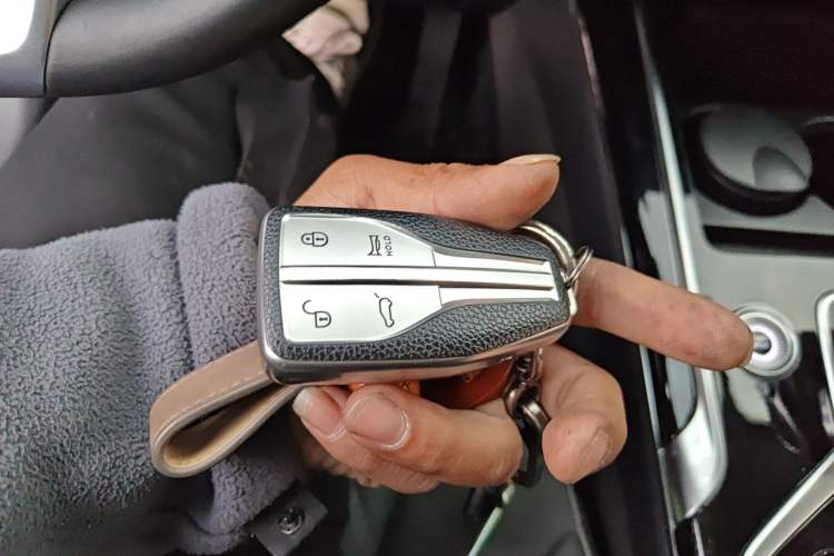 Used Hongqi HS5 2022 Revised Version 2.0T Smart Connect Flagship Edition Vehicle Key