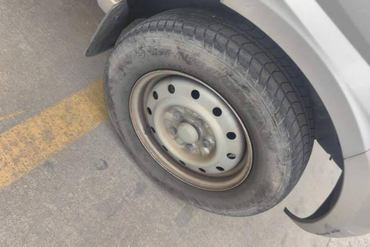 Used Wuling Rongguang EV 2022 Base Model Enclosed-Window Vehicle with 5 Seats Powered by Penghui Battery
