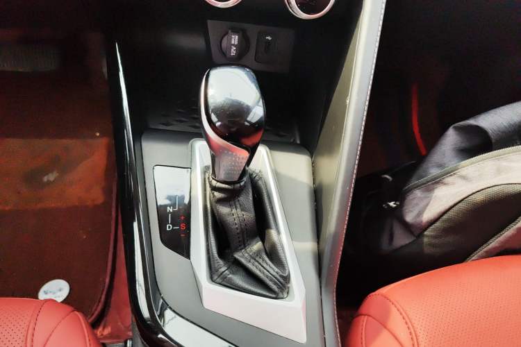 Used CHANGAN CS15 2019 1.5L Automatic Comfort Edition China VI Standard Gear Lever