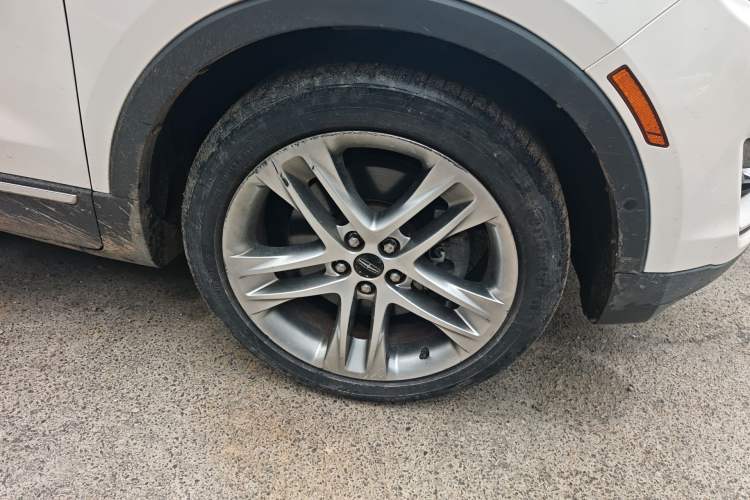 Used Lincoln MKC 2014 2.0T Four-Wheel Drive Prestige Edition Right Front Wheel Hub