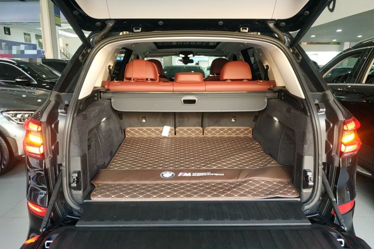 Used BMW X5 2022 Restyled xDrive 30Li Luxury Version M Sport Package
