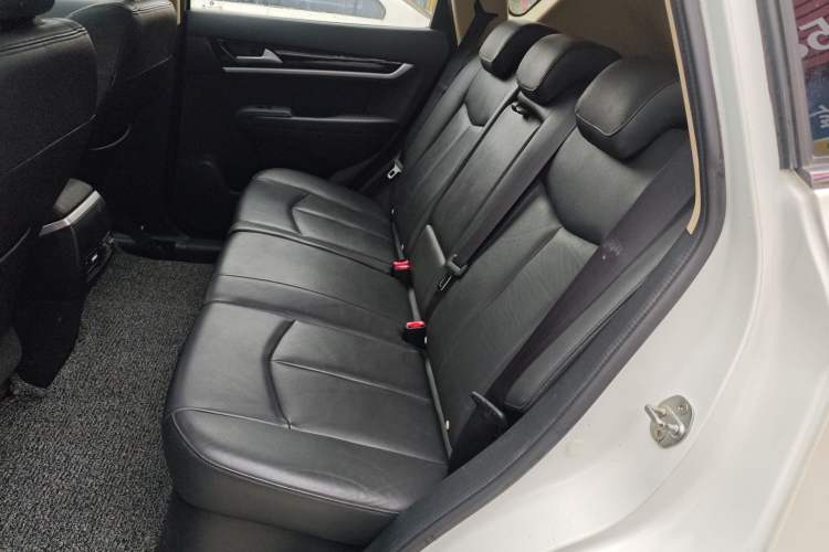 Used Dongfeng Aeolus AX7 2015 2.0L Automatic Zhiyi Trim
