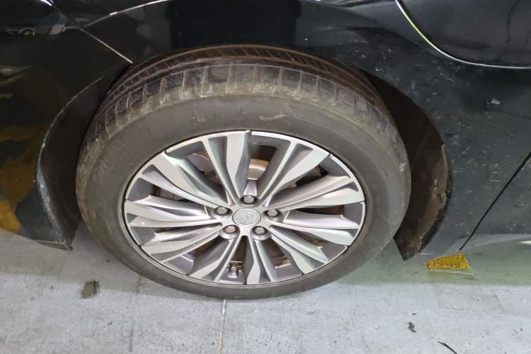 Used Hongqi E-QM5 2022 431 km Charge & Enjoy Edition Left Front Wheel Hub