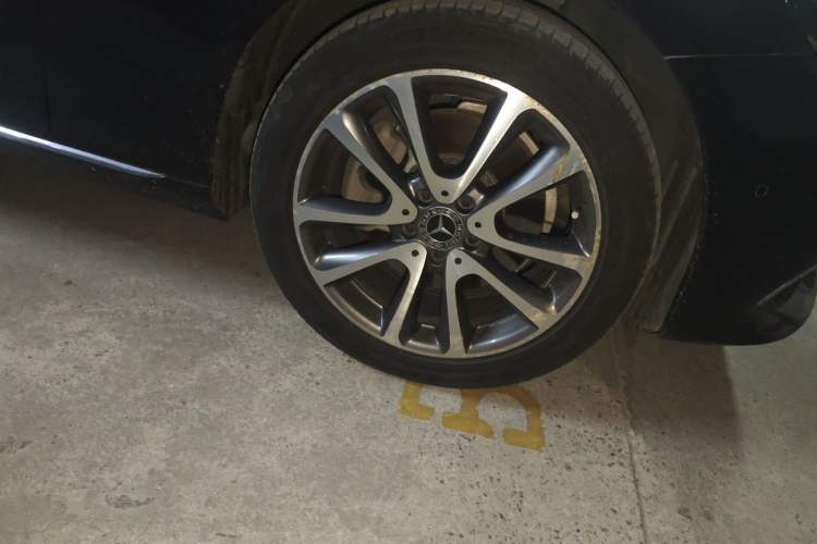 Used Mercedes-Benz E-Class 2019 E 200 L Right Front Wheel Hub