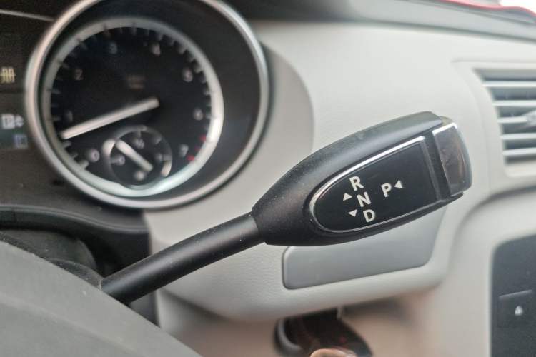 Used Mercedes-Benz R-Class 2015 R 320 4MATIC Luxury Model Gear Lever