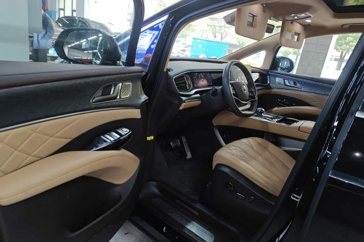 Used Denza D9 2025 DM-i Intelligent Drive 1020 Four-Wheel Drive Prestige Model