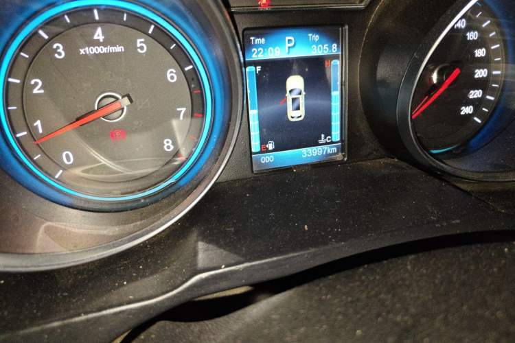 Used Zotye T600 2016 Sport Edition 2.0T DCT Luxury Model Odometer Close Up