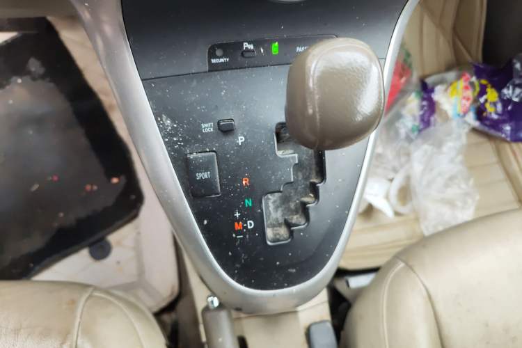 Used Toyota Verso 2011 180G CVT Luxury Edition Gear Lever