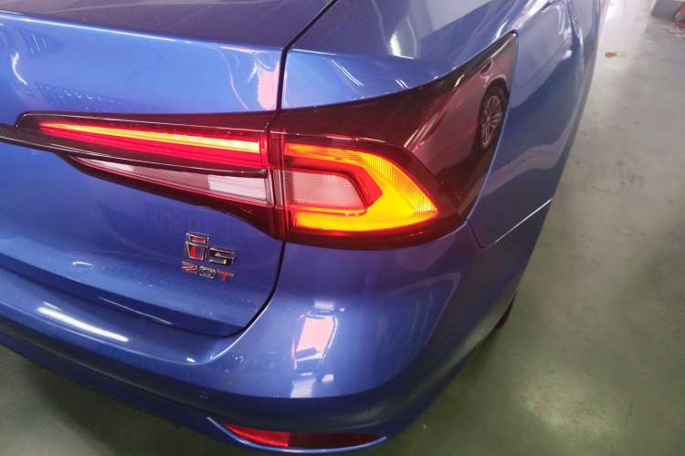 Used Roewe i5 2019 GL 20T Automatic 4G Connected & Ultra-Cool Play Edition