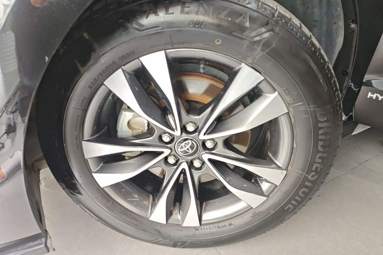 Used Toyota Granvia 2023 2.5L Hybrid Luxury Edition