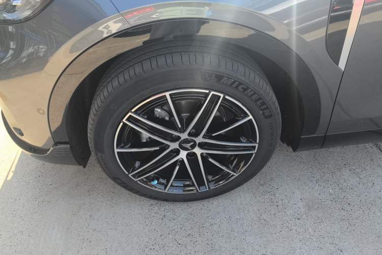 Used VOYAH COURAGE 2025 Model Rear-Drive Qiankun Edition Left Front Wheel Hub