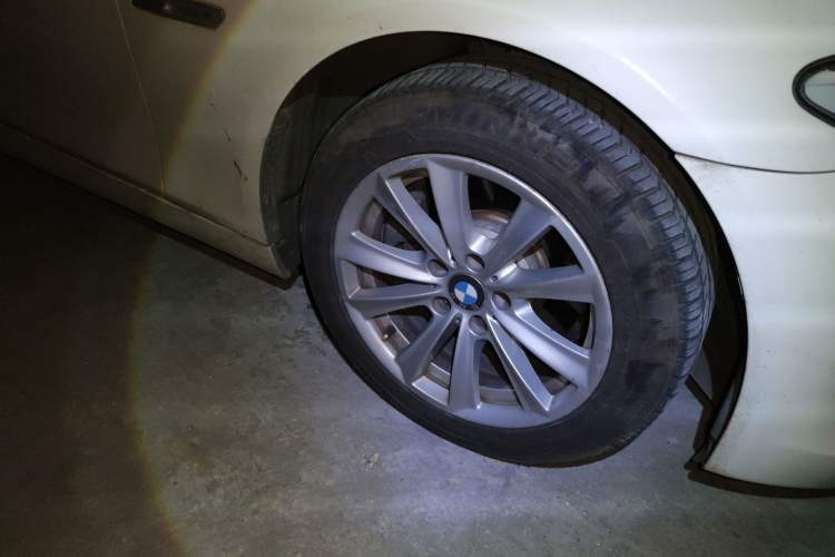 Used BMW 5 Series 2011 523Li Luxury Model Right Front Wheel Hub