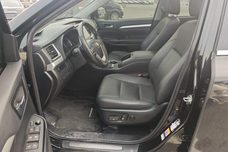 Used Toyota Highlander 2018 2.0T Four-Wheel Drive Prestige Version 7 Seats China V Emission Standard