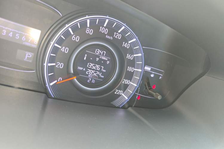 Used Honda Odyssey 2015 Revised 2.4L Luxury Edition Odometer Close Up