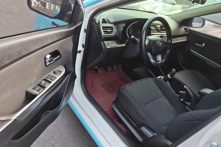 Used Kia K2 2012 Sedan 1.4L MT GLS Commemorative Edition
