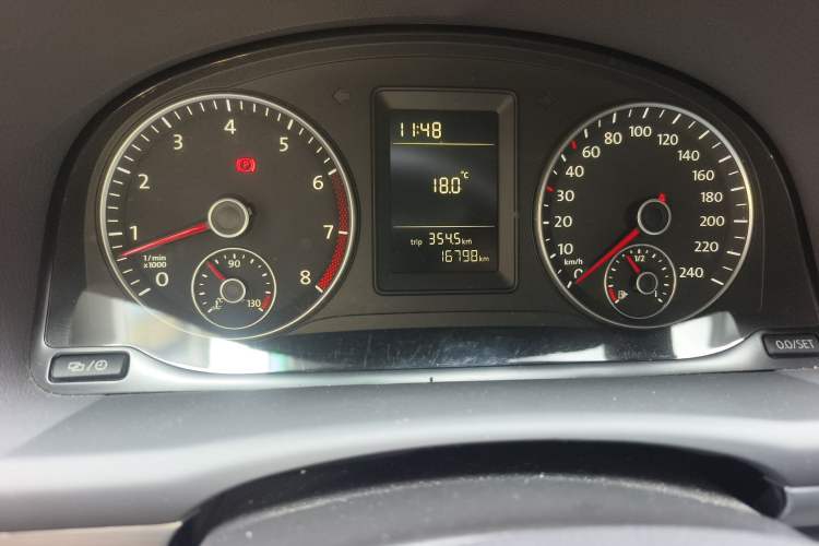 Used Volkswagen Touran 2015 1.4T Manual Comfort Edition 5-Seater Odometer Close Up