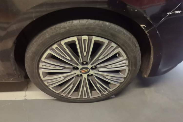 Used Hongqi H5 2022 Classic Model Facelift 1.5T DCT Qiyun Edition Right Front Wheel Hub