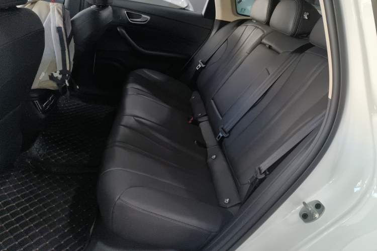 Used Roewe D7 2023 DMH 125km Superior Edition
