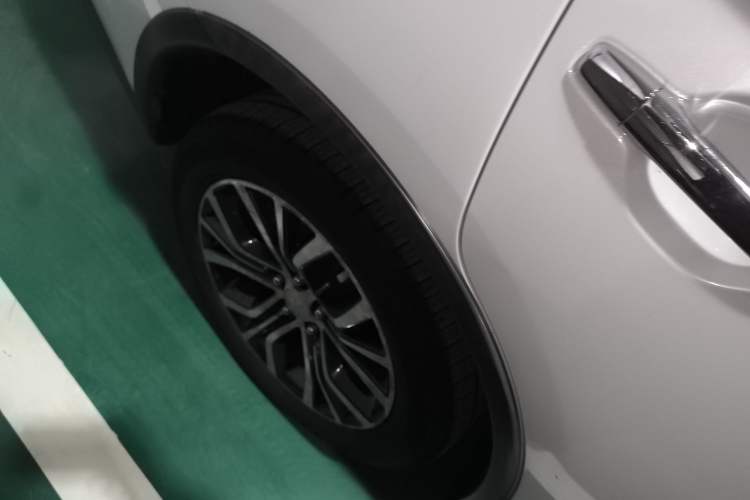 Used Mitsubishi Outlander 2016 2.4L 4x4 Elite Edition 5 Seats Right Rear Wheel Hub