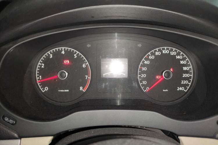 Used Volkswagen Sagitar 2014 1.6L Manual Comfort Model Instrument Cluster