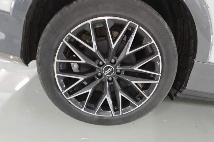 Used Audi Q5 e-tron 2023 40 e-tron Starry Edition Mecha Kit
