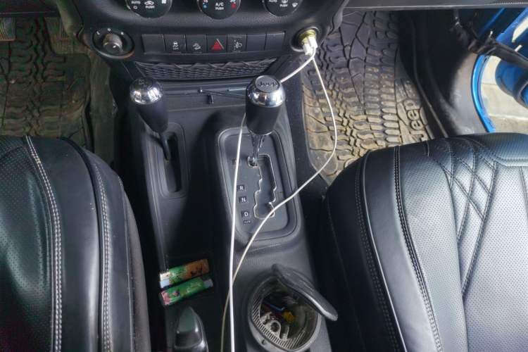 Used Jeep Wrangler 2015 2.8TD Sahara Four-Door Comfort Edition Gear Lever