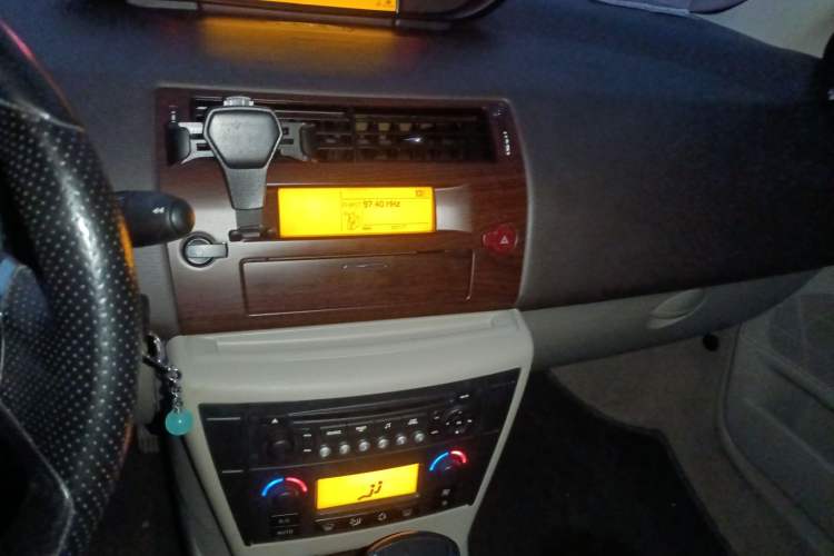 Used Citroen C-Triomphe 2006 2.0L Automatic Luxury Version
