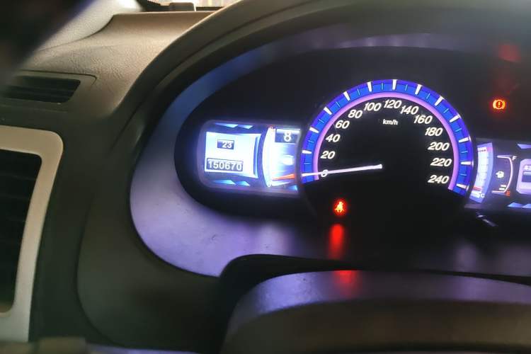 Used BYD S6 2014 2.0L Manual Luxury 5-Seater Odometer Close Up