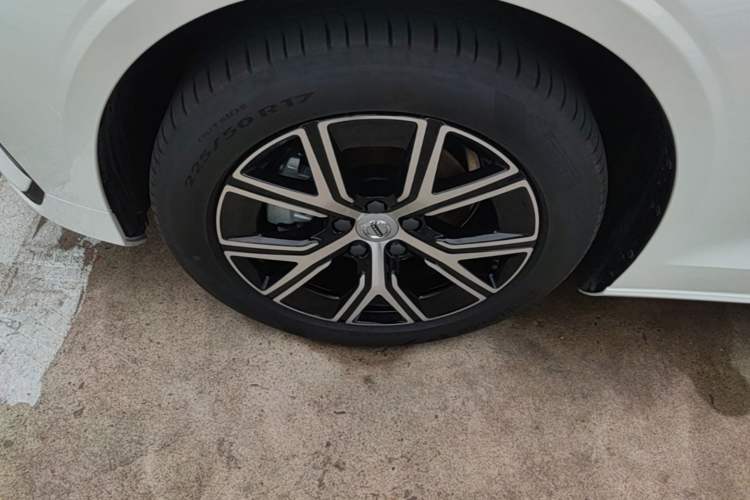 Used Volvo S60 2026 Model B4 Zhiyi Luxury Edition Left Front Wheel Hub