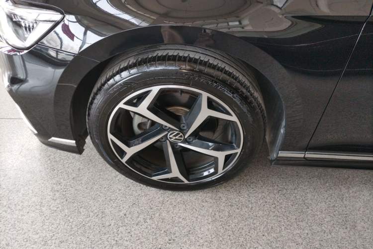 Used Volkswagen Magotan 2023 2 Million Units Limited Edition 330TSI DSG Leading Version Left Front Wheel Hub