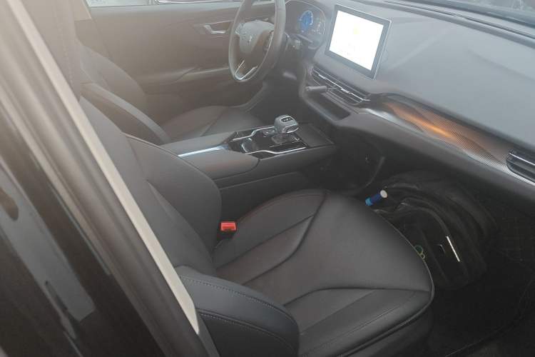 Used Hongqi E-QM5 2023 Base Travel Edition
