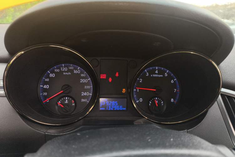 Used Hyundai Genesis Coupe 2009 2.0T Automatic Deluxe Edition Instrument Cluster