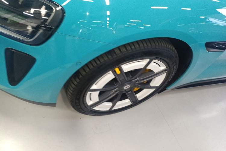 Used Xiaomi Auto SU7 2024 Rear-Drive Long-Range Intelligent Driving Version Left Front Wheel Hub