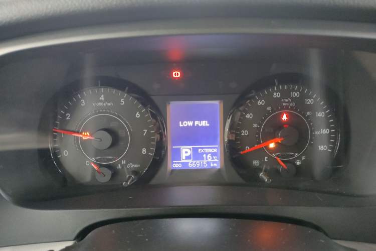 Used Toyota Sienna 2017 3.5L 2WD SE 7-Seater Canadian Version