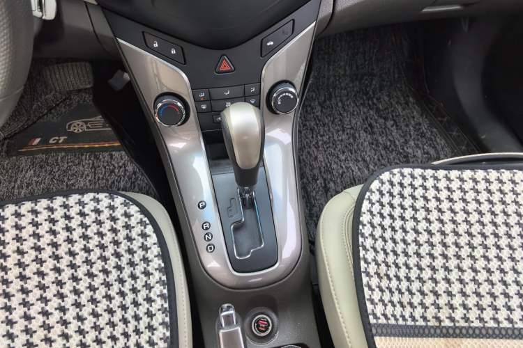 Used Chevrolet Cruze 2015 1.5L Classic SE AT Gear Lever