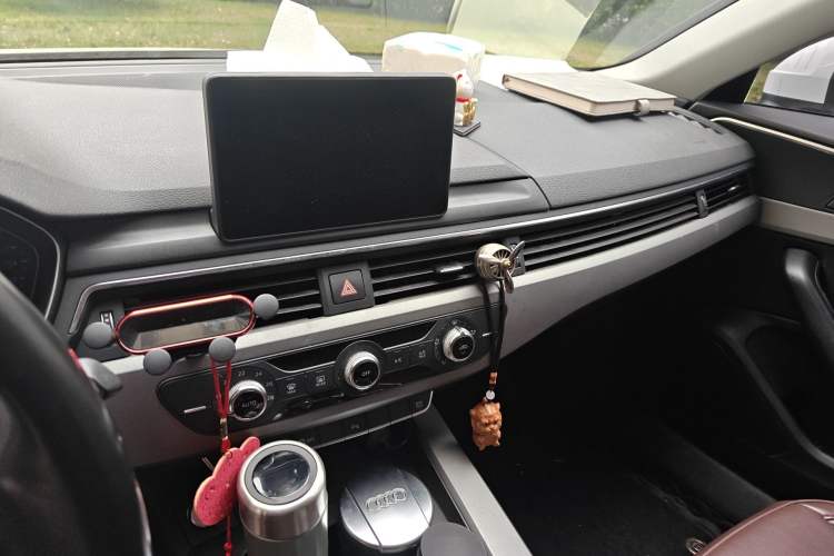 Used Audi A4L 2018 30th Anniversary Edition 40 TFSI Trendy Model Audio And AC Panel