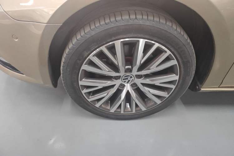 Used Volkswagen FAW-Volkswagen CC 2016 2.0 TSI Luxury Model Left Front Wheel Hub