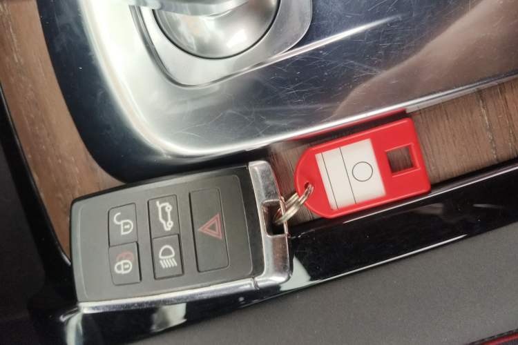 Used Land Rover Discovery Sport 2020 249 PS R-Dynamic Performance Edition Interior 1