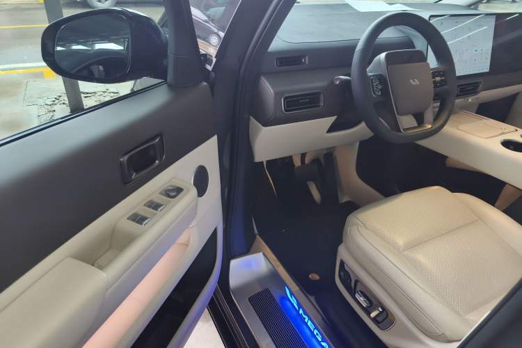 Used Li Auto MEGA 2024 Ultra Model
