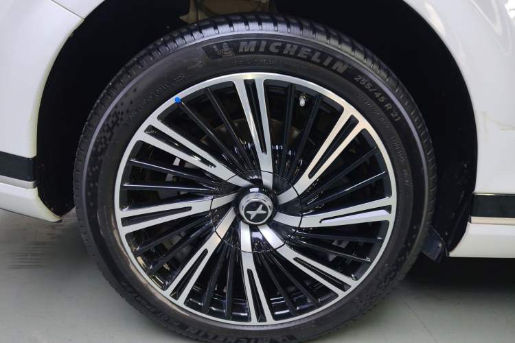 Used XPeng G9 2024 570 Max Right Rear Wheel Hub