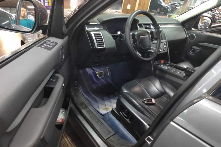 Used Land Rover Discovery 2020 3.0 SC V6 30th Anniversary Special Edition Driver Seat