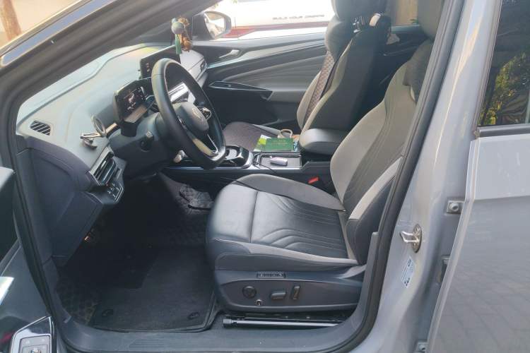 Used Volkswagen ID.4 CROZZ 2021 Long-Range PRO Two-Wheel Drive Version
