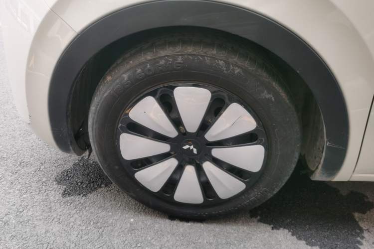 Used Wuling Bingo 2023 333 km Lingxi Connected+ Version Left Front Wheel Hub