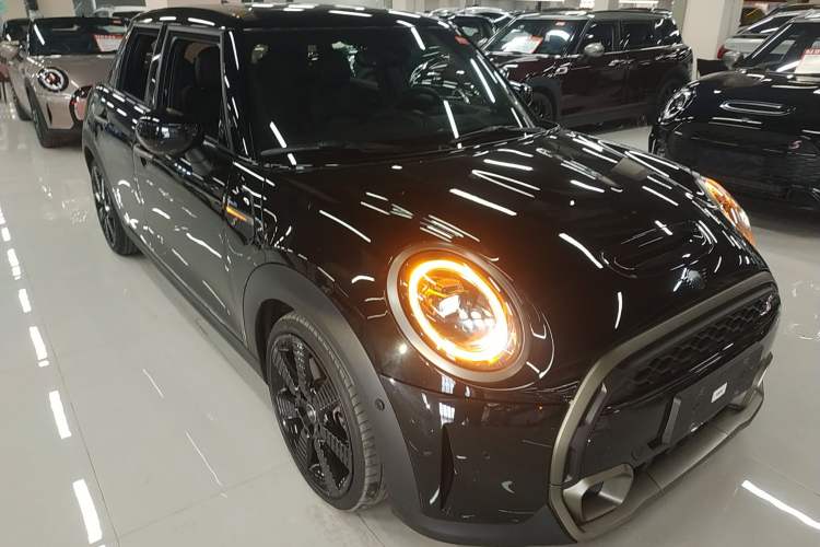 Used MINI 2023 Facelift 2.0T COOPER S Artist Five-Door Edition
