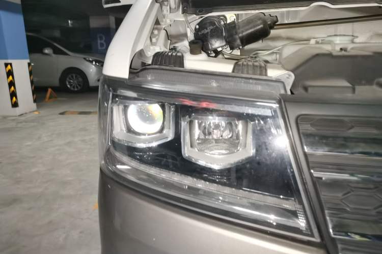 Used Jinbei New Hiace S 2023 1.5L Wealth Edition Van 2/5-Seater Air-Conditioned Model SWC15M
