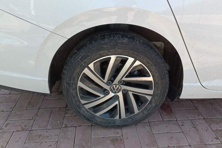 Used Volkswagen Lavida 2024 1.5L Automatic Starry Sky 5 Million Edition Right Rear Wheel Hub